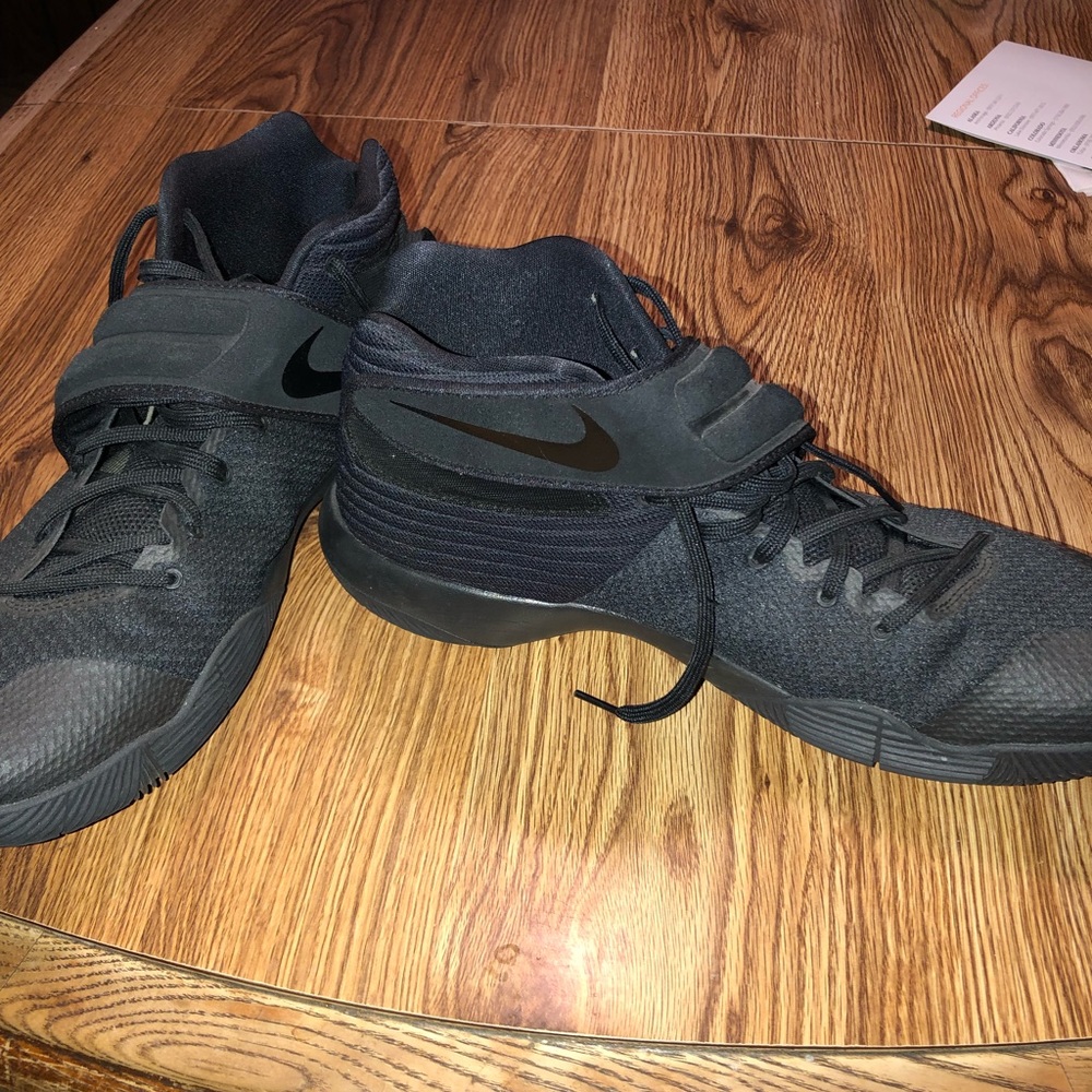Size 15 Kyrie 2 basketball shoes